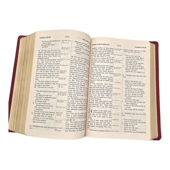 Holy Bible NKJV Giant Print Center-Column Reference Bible Red Faux Leather 1982 - Picture 13 of 16